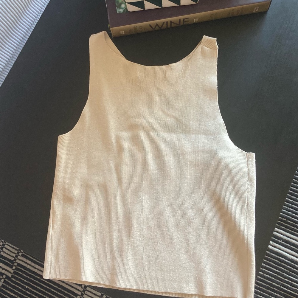 Asymmetric Cut Rib-Knit Tank Top - Picture 4 of 4
